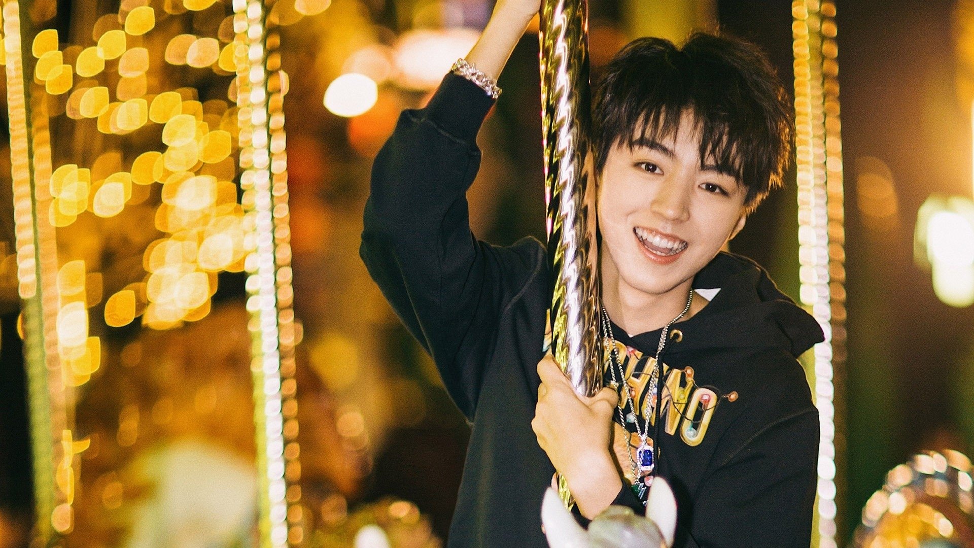 德甲狂战，比分4-3，比赛中明星前锋两球，关键数据：角球12个，传球成功率85%