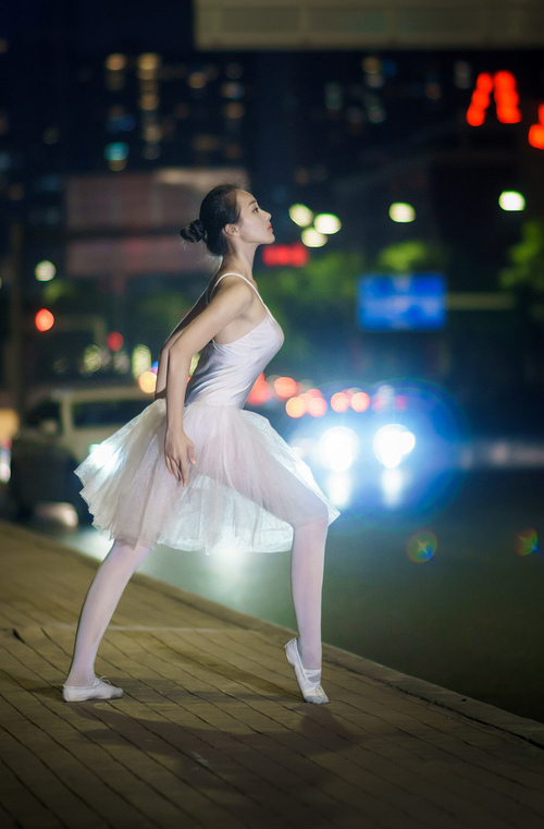 勒沃库森客场惊险逆转,拿下宝贵三分,勒沃库森精选球员